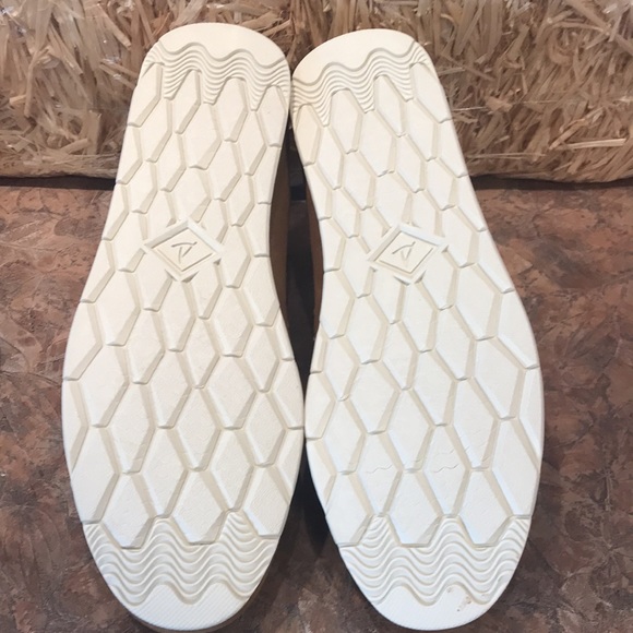 Sperry men’s slip on suede moccasin inspired shoes - Picture 8 of 10